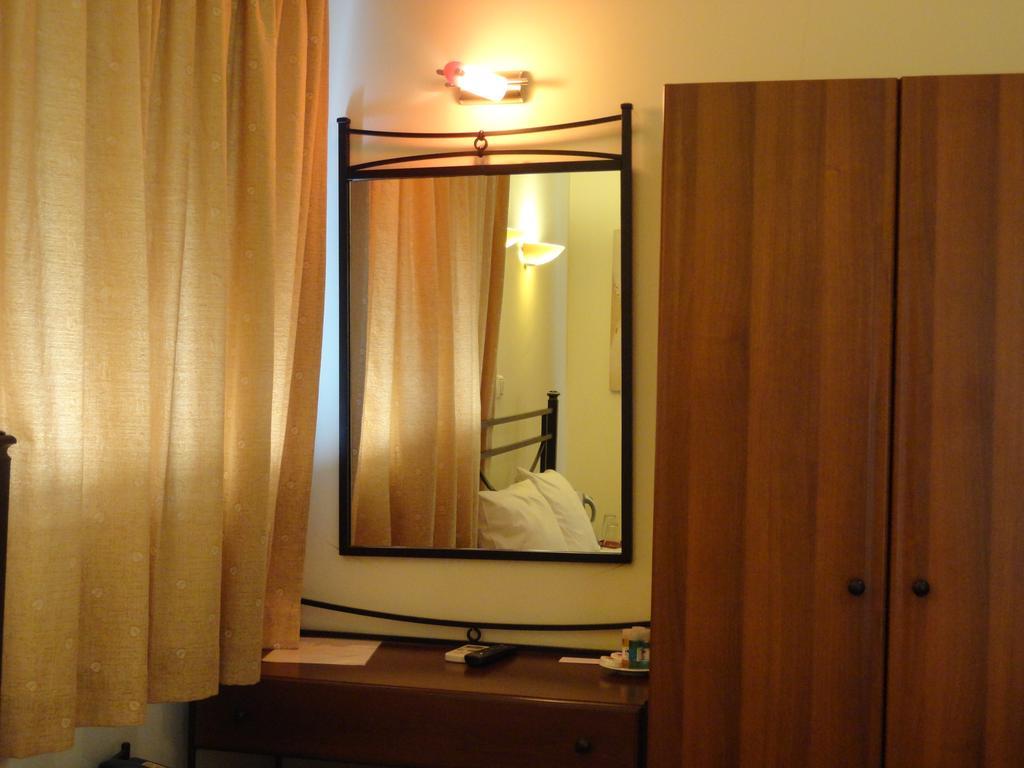 Diana Hotel Makrakomi ภายนอก รูปภาพ