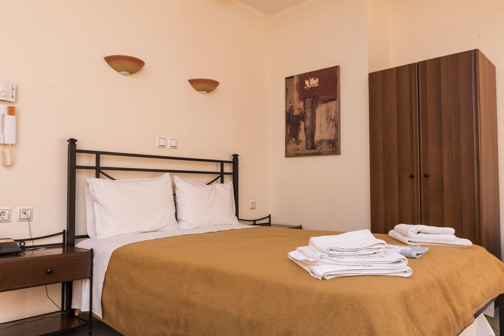 Diana Hotel Makrakomi ภายนอก รูปภาพ