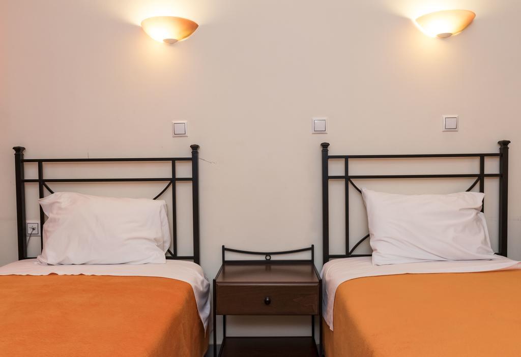 Diana Hotel Makrakomi ภายนอก รูปภาพ